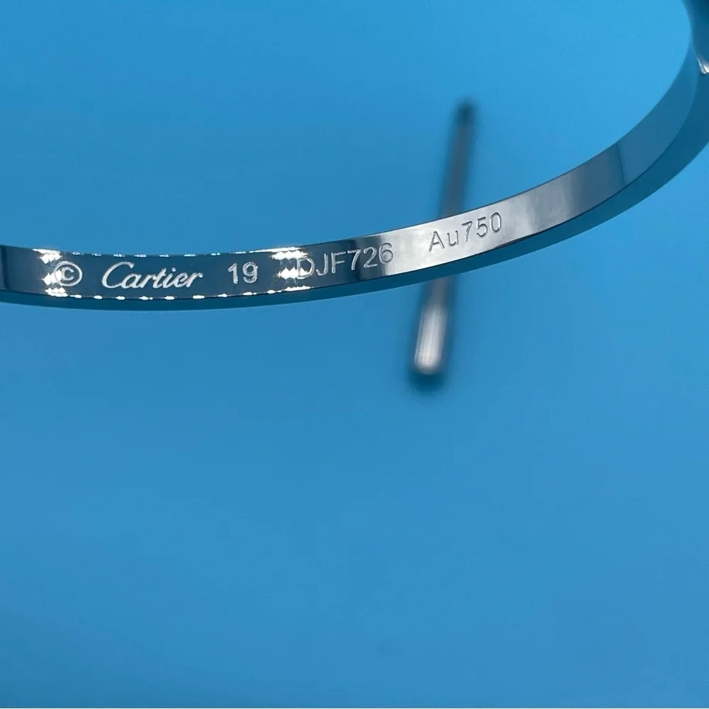 Elegant‎ Silver Bracelet